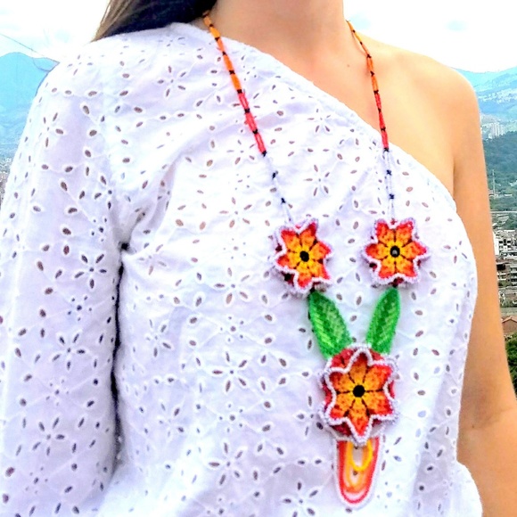 Sale! ✿ Beaded Handmade 3DFlower Necklace - Picture 1 of 4